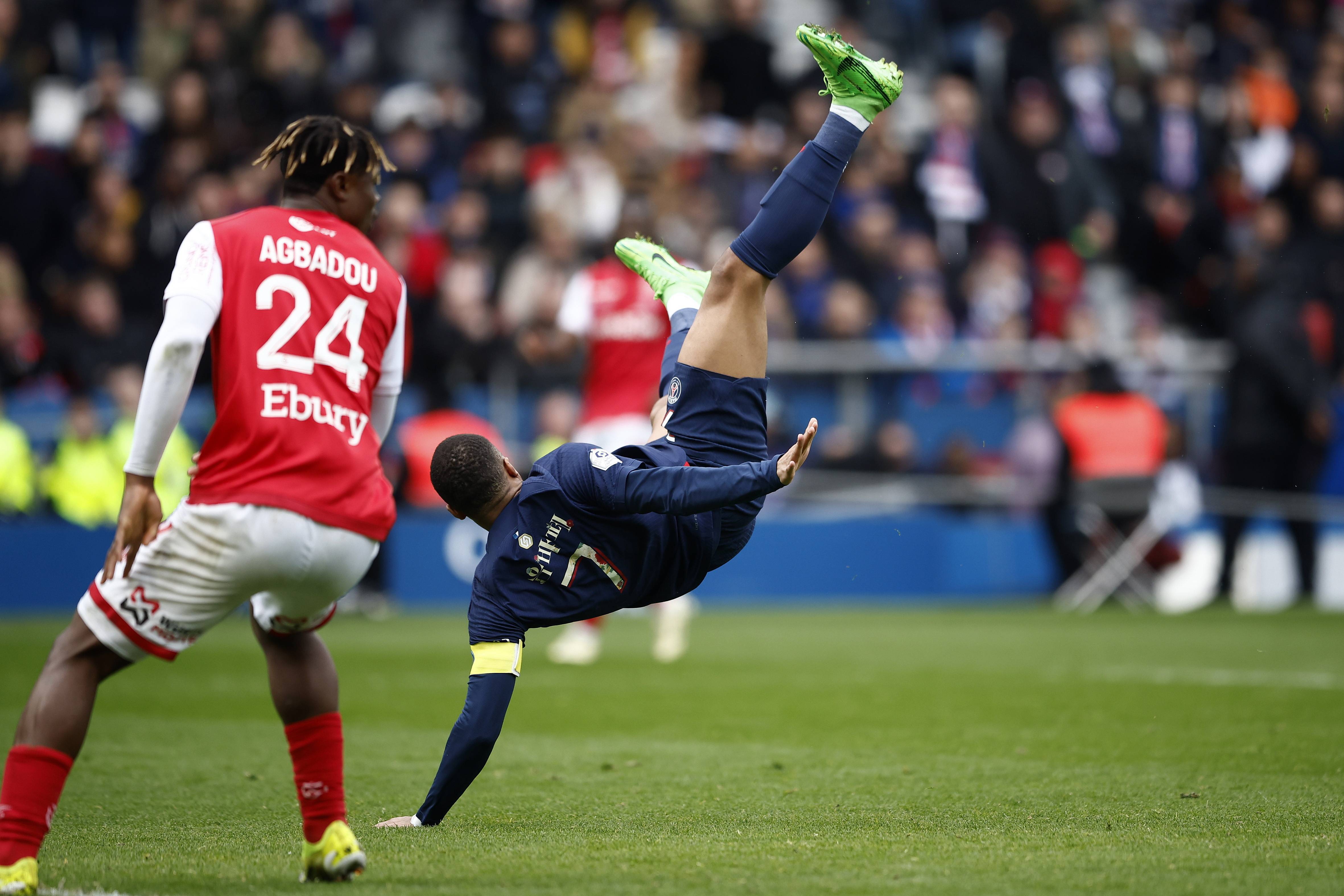 九游娱乐包含西亚卡姆官方宣布领先优势明显新规，巴黎圣日耳曼引发争议！赢得满堂喝彩的词条