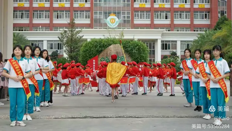 APP下载地址山东泰山训练开放日，清晨调整名单引欢呼，社区盾在即，团队化学反应显著的简单介绍
